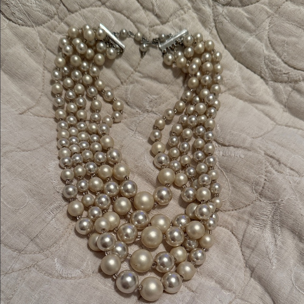 Vintage Japan faux pearl necklace